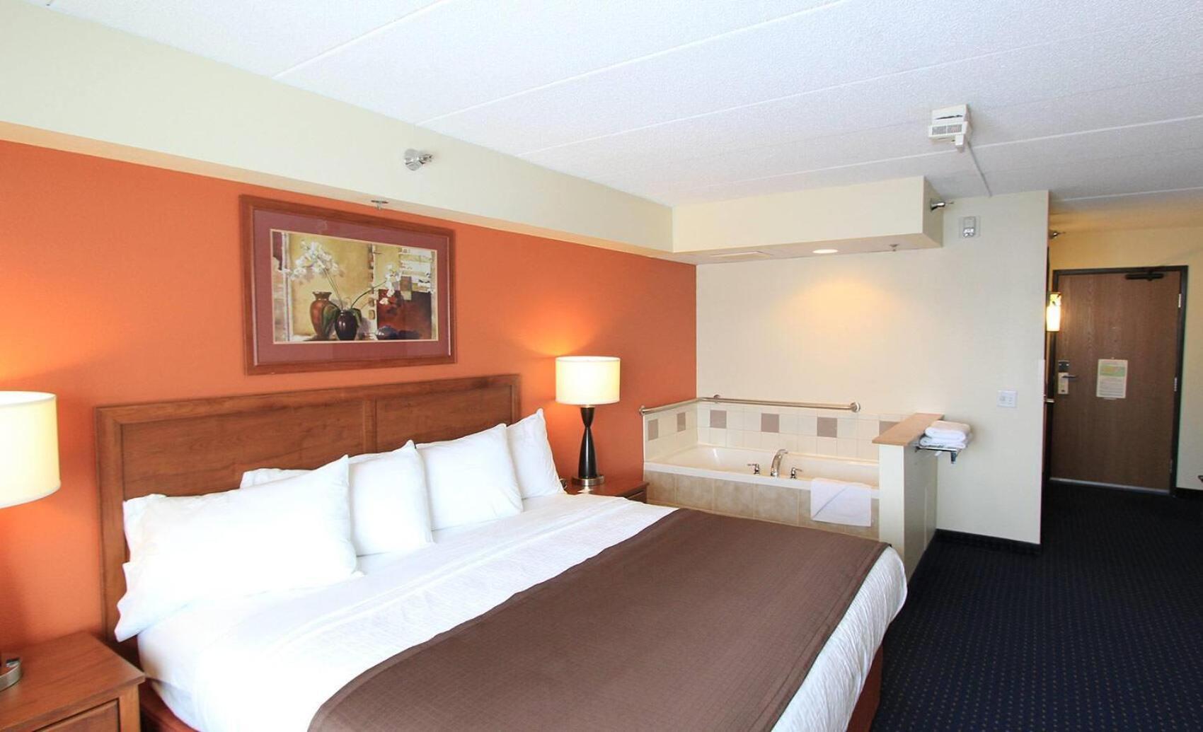 Americinn By Wyndham Cedar Rapids Airport Экстерьер фото