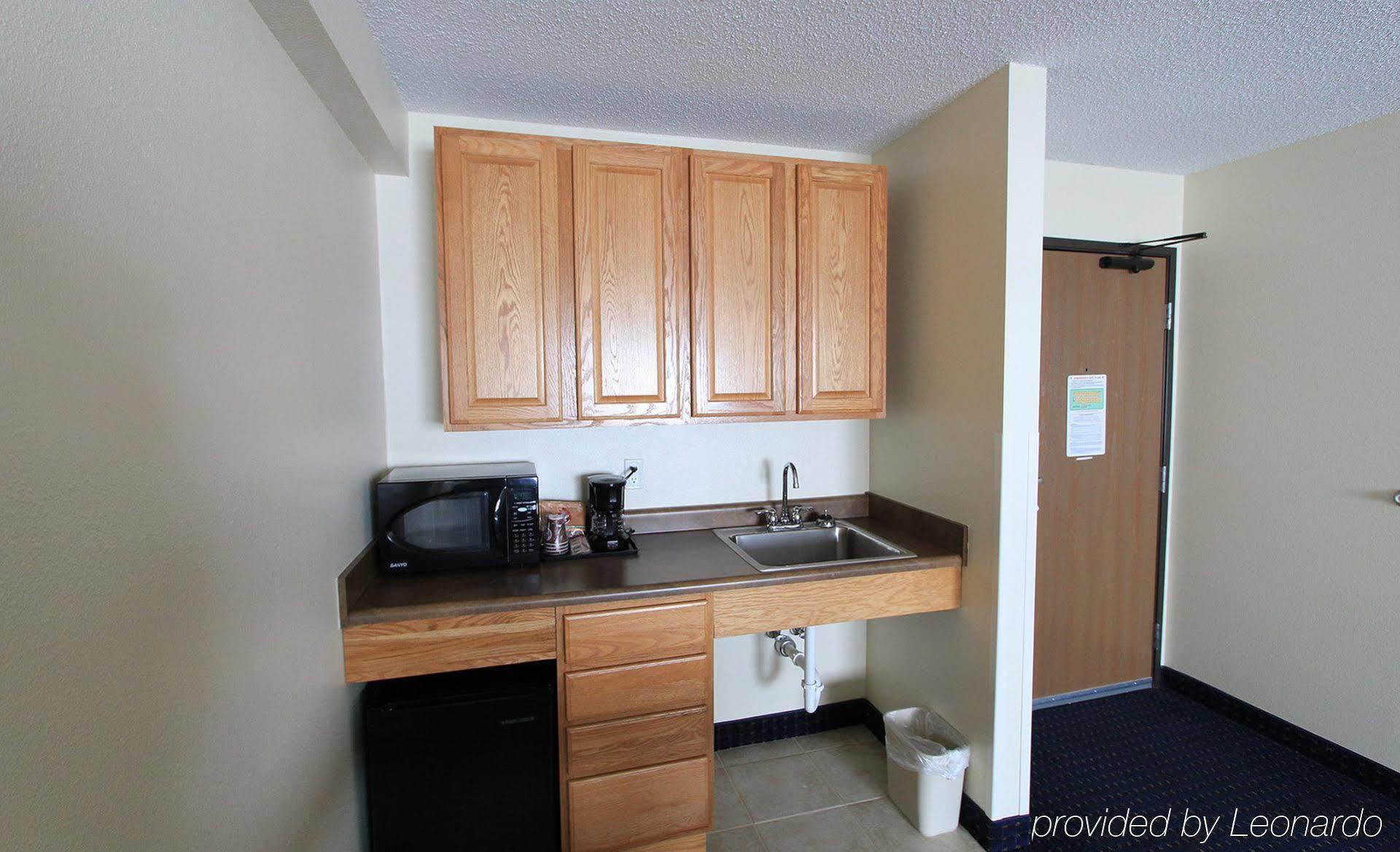 Americinn By Wyndham Cedar Rapids Airport Экстерьер фото