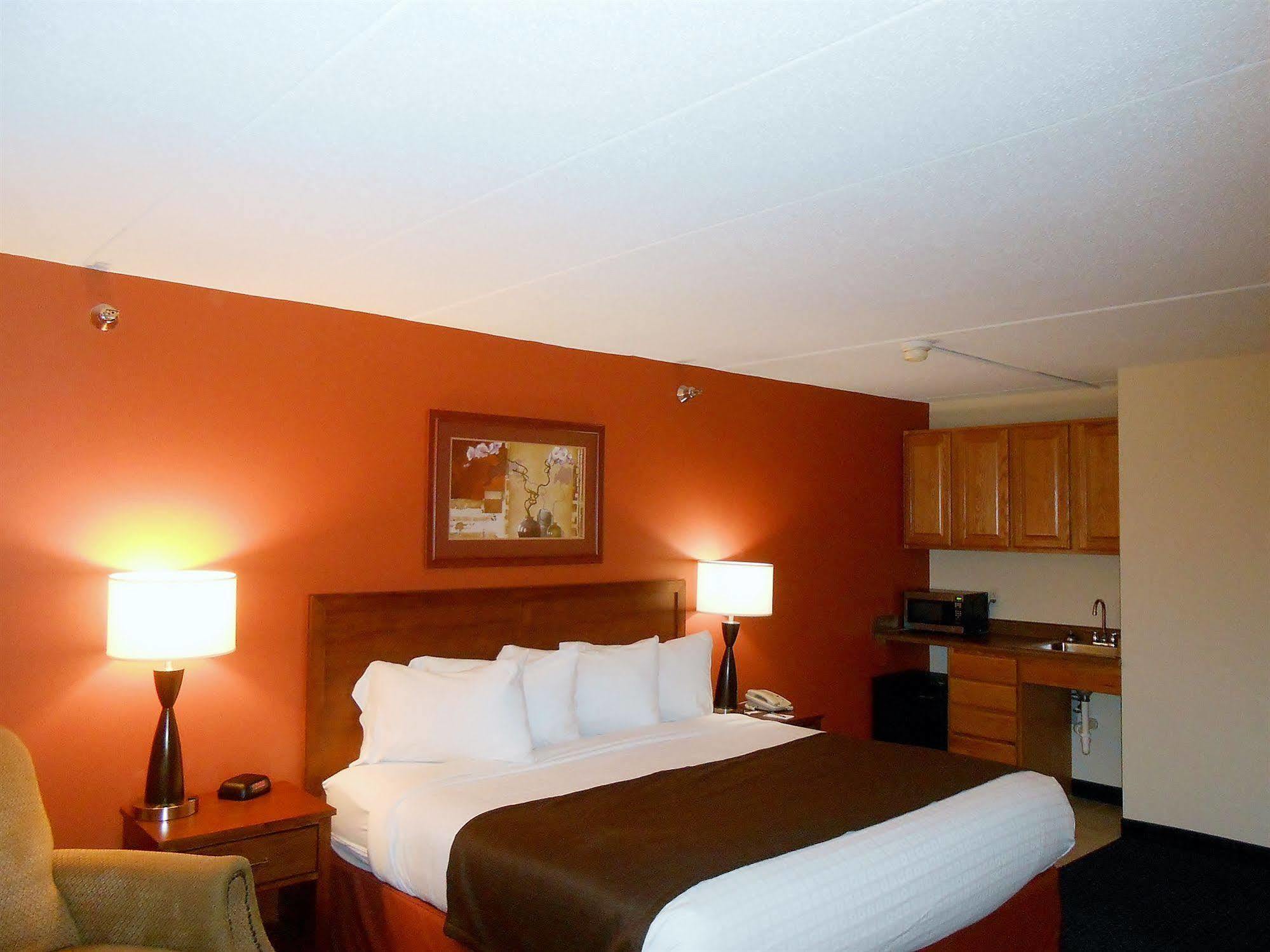 Americinn By Wyndham Cedar Rapids Airport Экстерьер фото